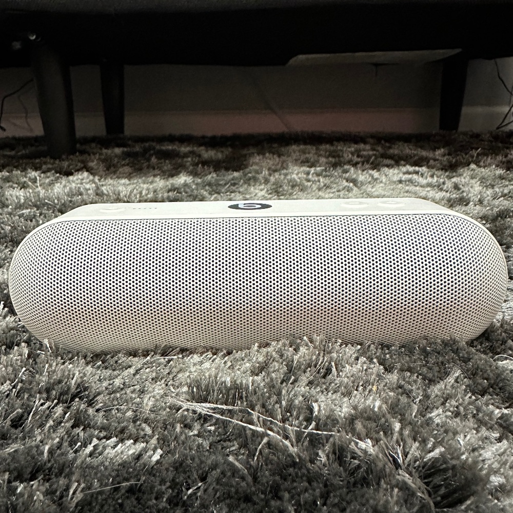 Beats Pill — Wireless Bluetooth Speaker — White